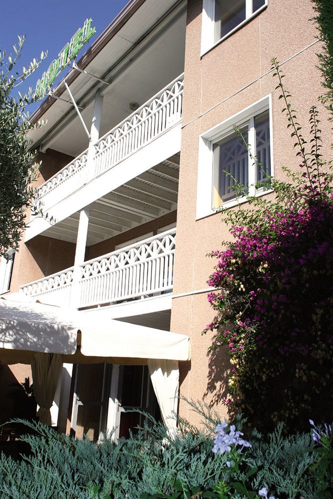 H Hotel Hyeres Exterior photo